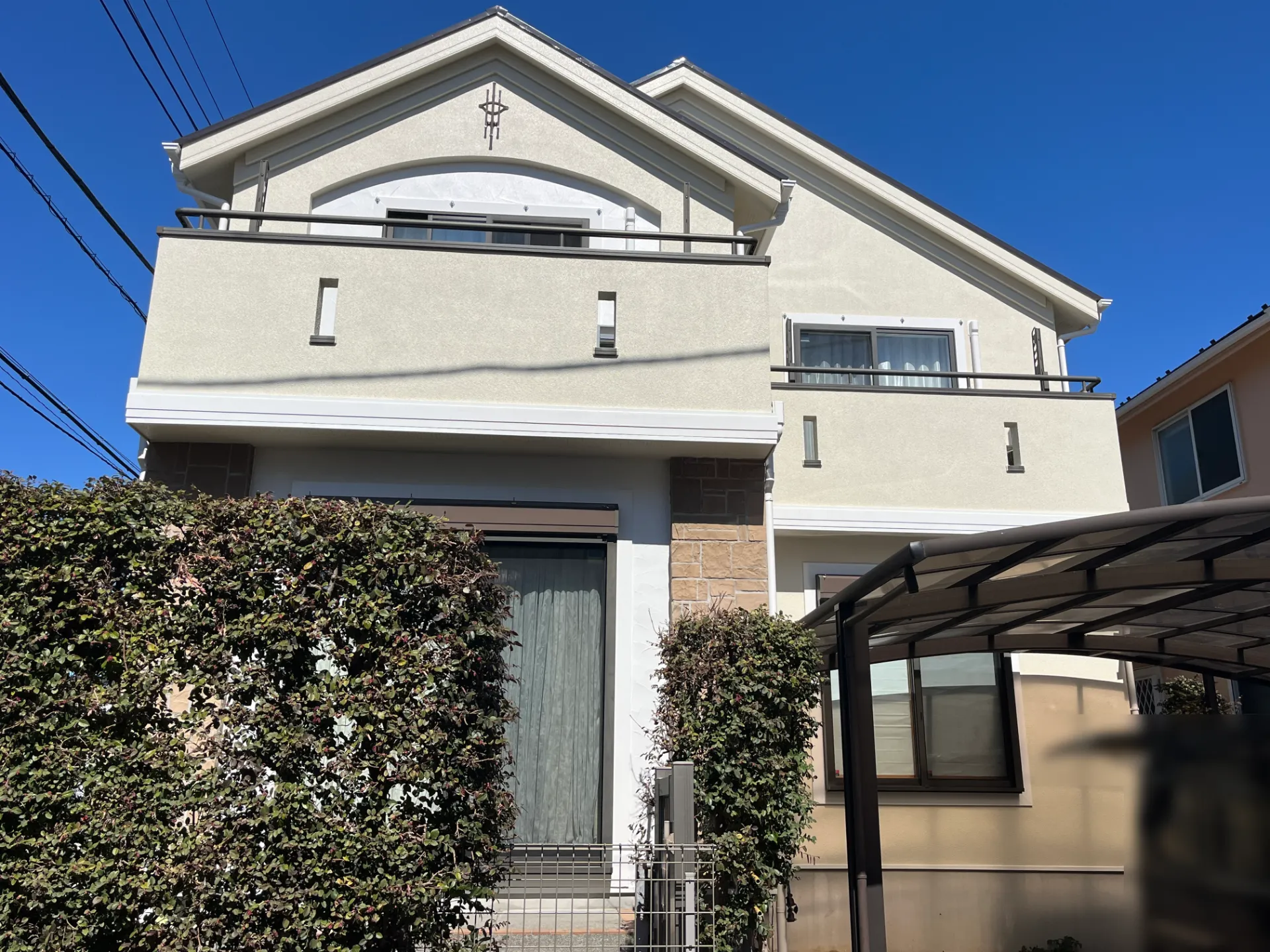 アステックペイント「ニュートラルホワイト・クールホワイト」で雰囲気がトーンアップ。住宅デザインが活きる配色に。R8.3横浜市S様邸