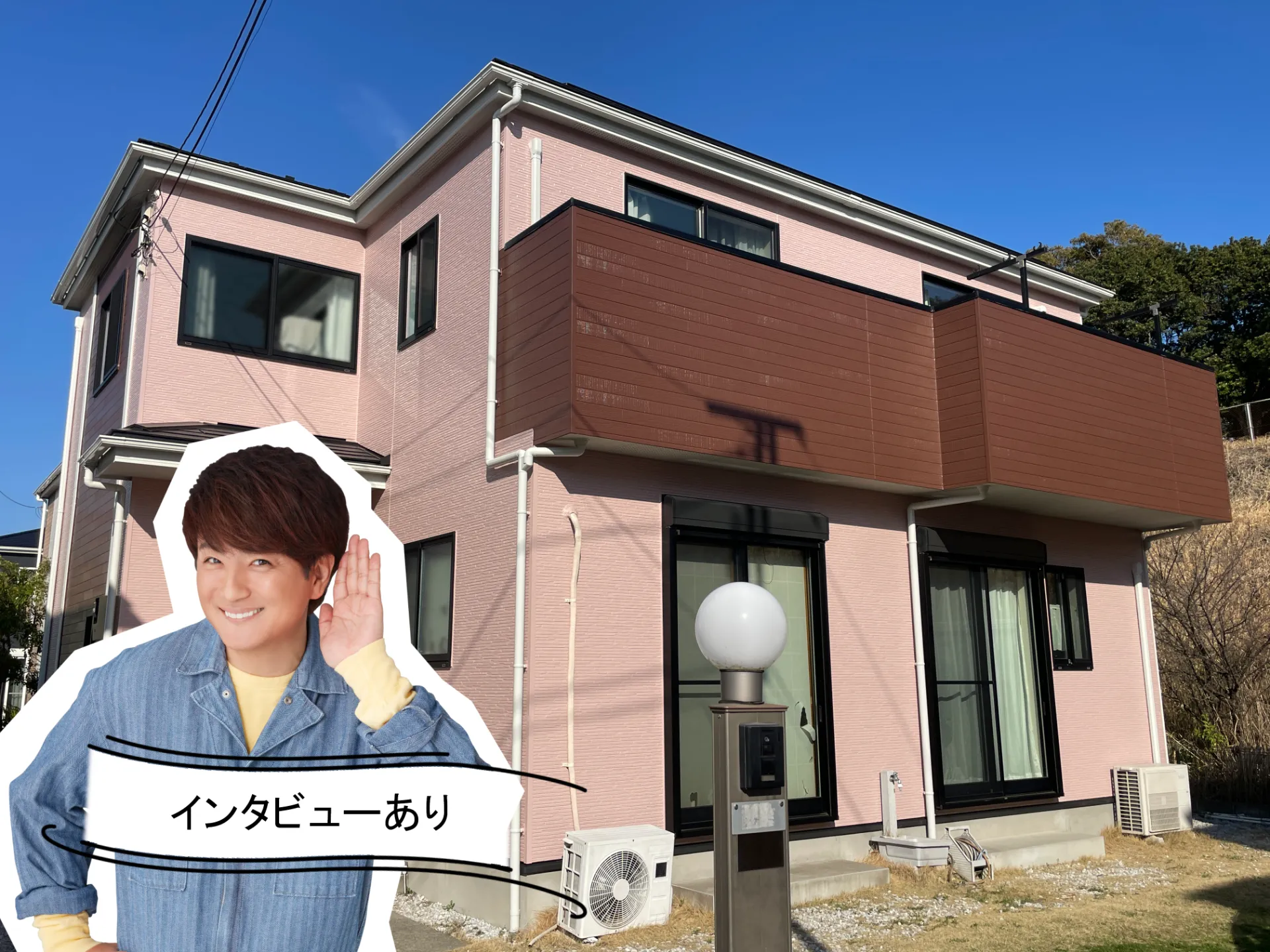 アステックペイント「オールドローズ」を基調に、リーガルブラウンがアクセント。玄関ドアとも調和した外観に。R8.3三浦市I様邸