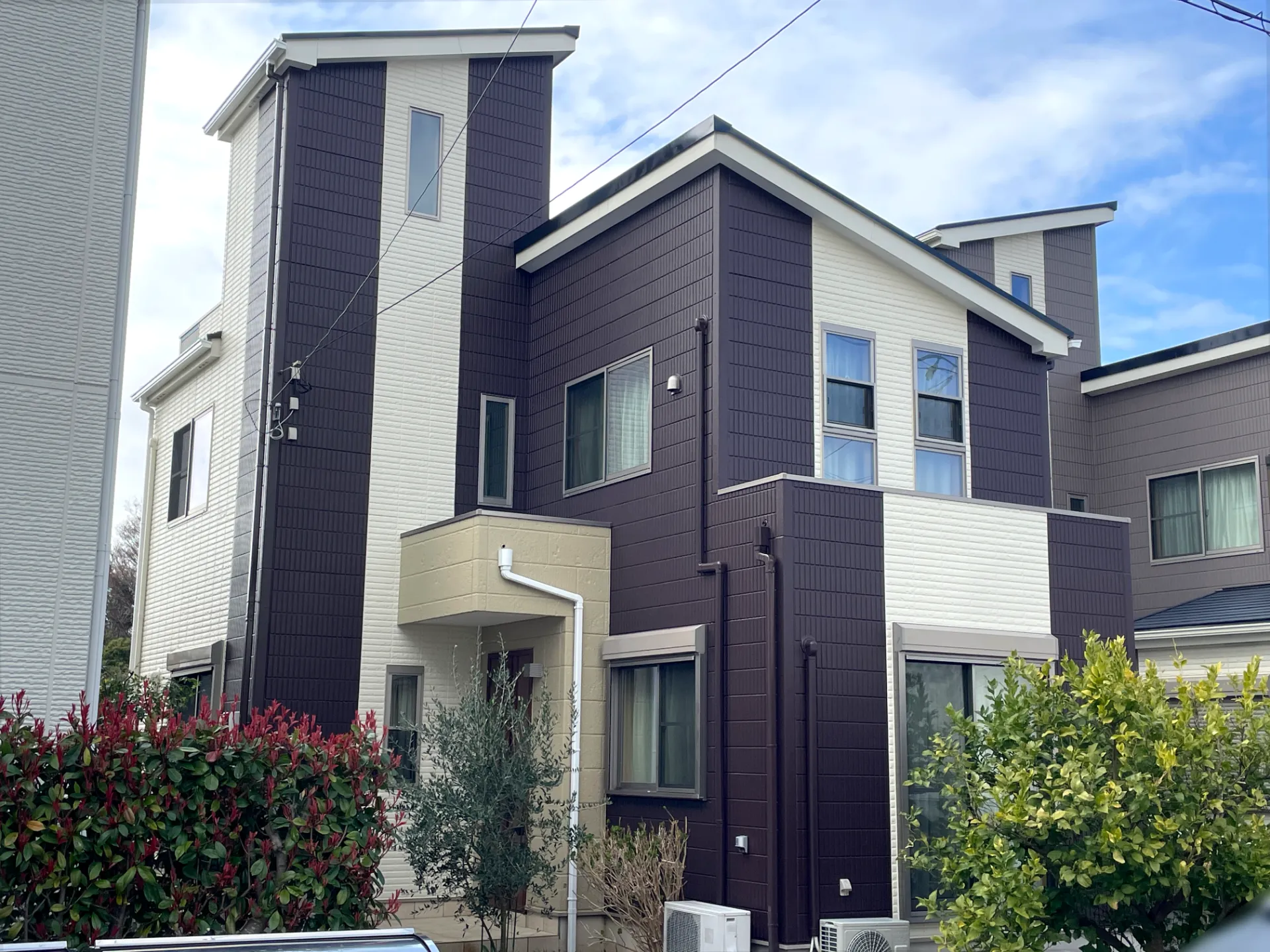 コントラストが蘇る。アステックペイント「パイオニア×ニュートラルホワイト」3分艶仕上げの外壁塗装。R8.3横須賀市T様邸